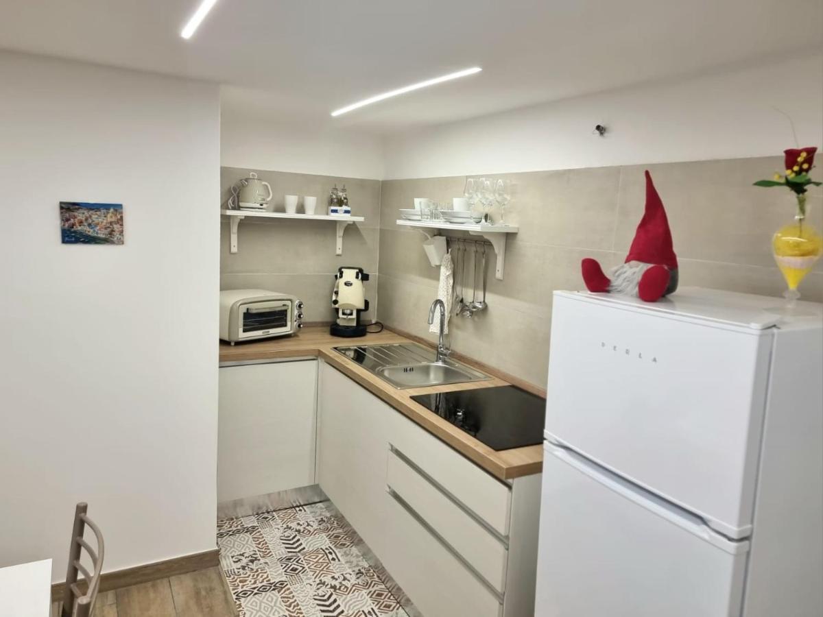 Casa Comoda E In Quartiere Storico Di Сasa de vacaciones
